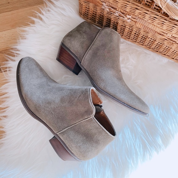 Crown Vintage Shoes - LIKE NEW Crown Vintage Taupe Booties Crown Vintage Shoes - LIKE NEW Crown Vintage Taupe Booties